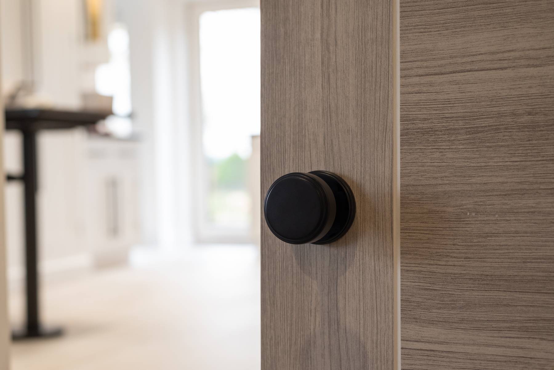 Best E-Commerce Sites to Buy Commercial-Grade Door Hinges: 7 Ranked