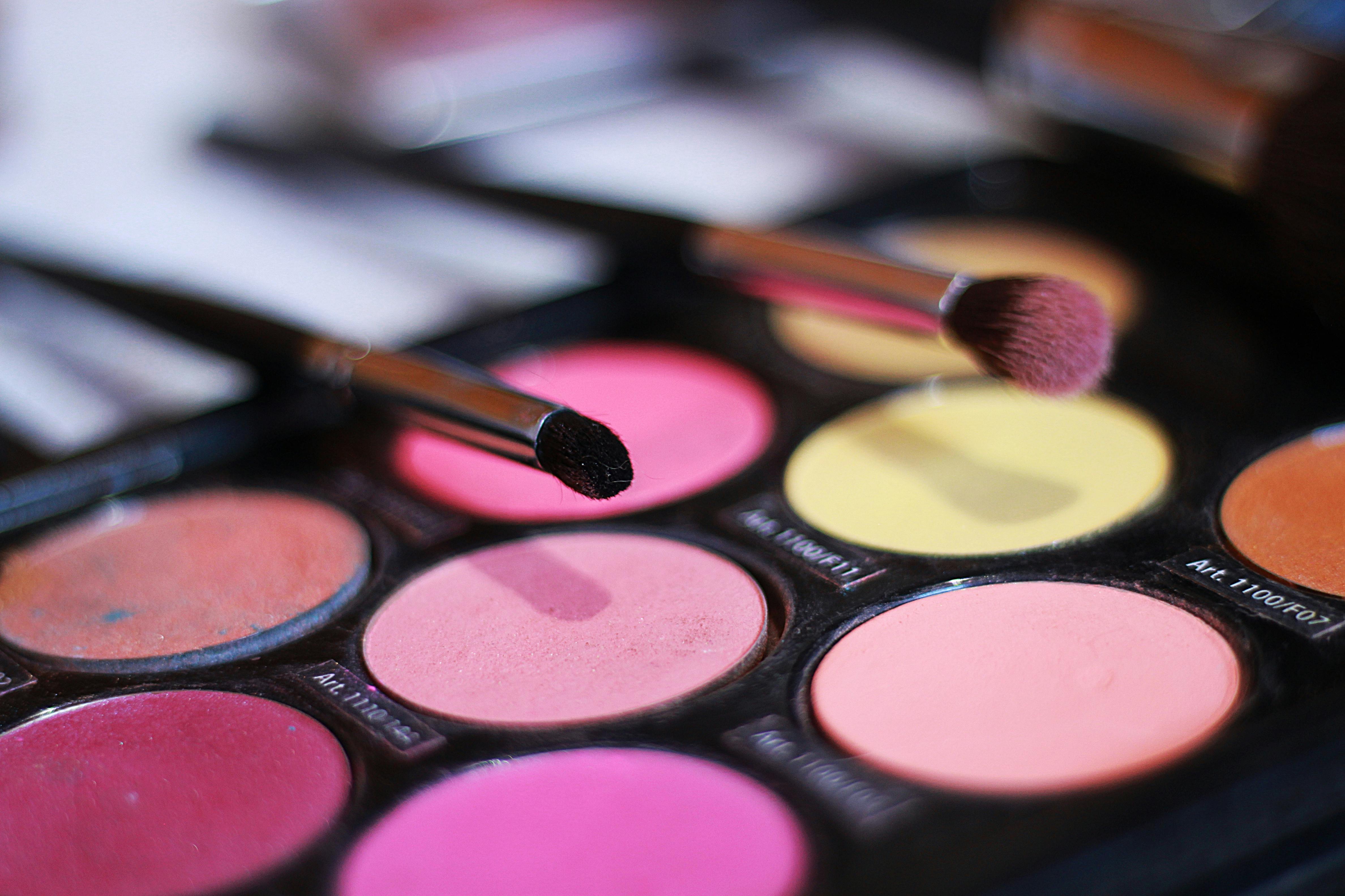 How Make Up Hourglass Combines Innovation with Style